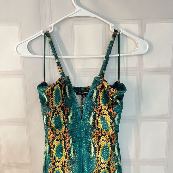 Fashion Nova Green Gold Spaghetti Strap Velvet Snake Print Jumpsuit Size XS - Picture 2 of 9